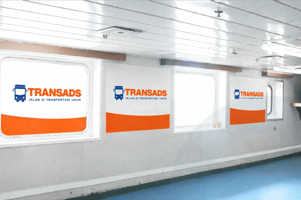 dinding dalam jendela kapal