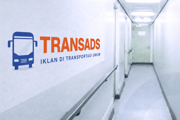 dinding dalam lorong kapal